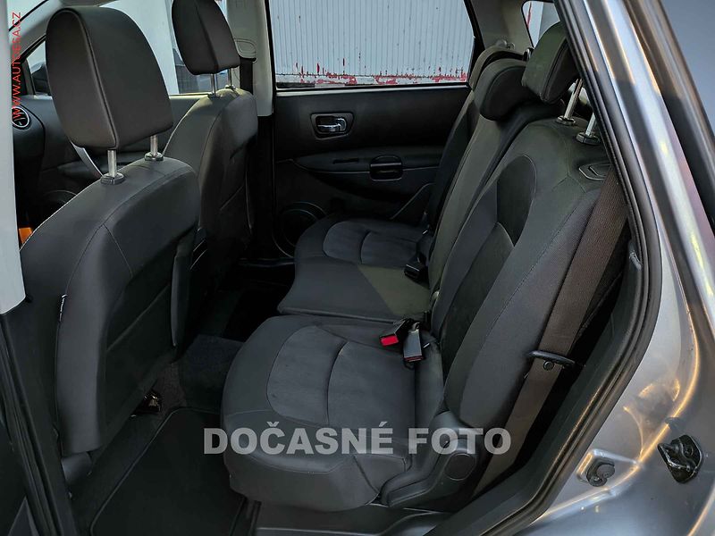 Nissan Qashqai (2012) 2.0i +2, Panorama, navi - fotka 10 z 11