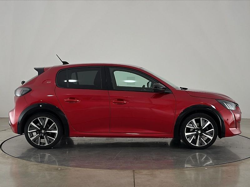 Peugeot 208 GT - fotka 16 z 28