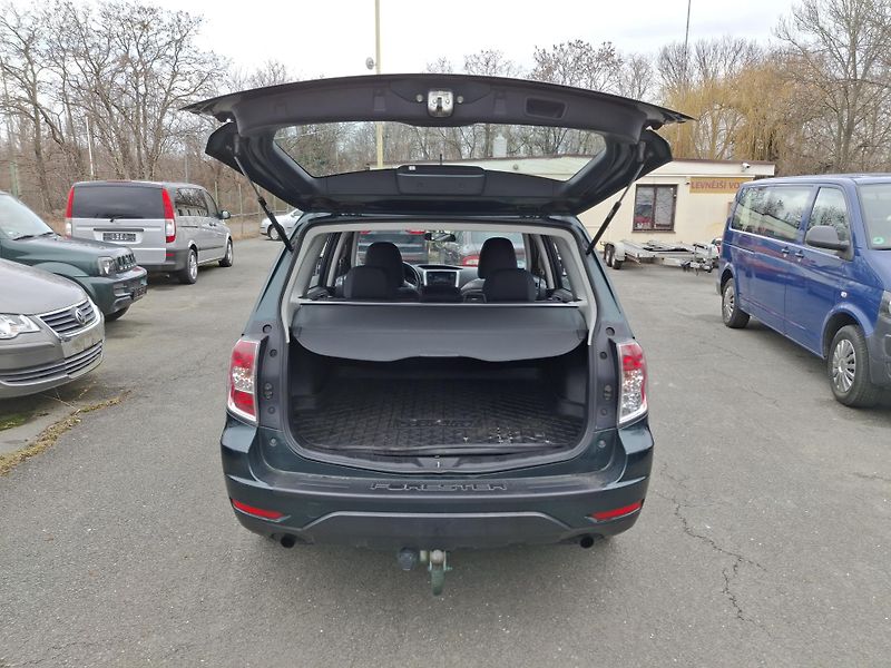 Subaru Forester 2.0 110 kw 4x4 Rezervace - fotka 25 z 38