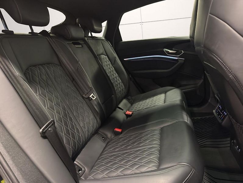 Audi SQ8 e-tron Sportback quattro Tažné - fotka 13 z 27