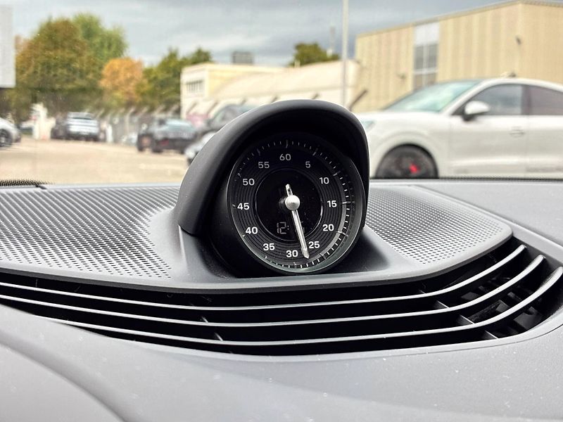 Porsche Taycan GTS Sport Turismo HuD Pano 360 - fotka 14 z 20