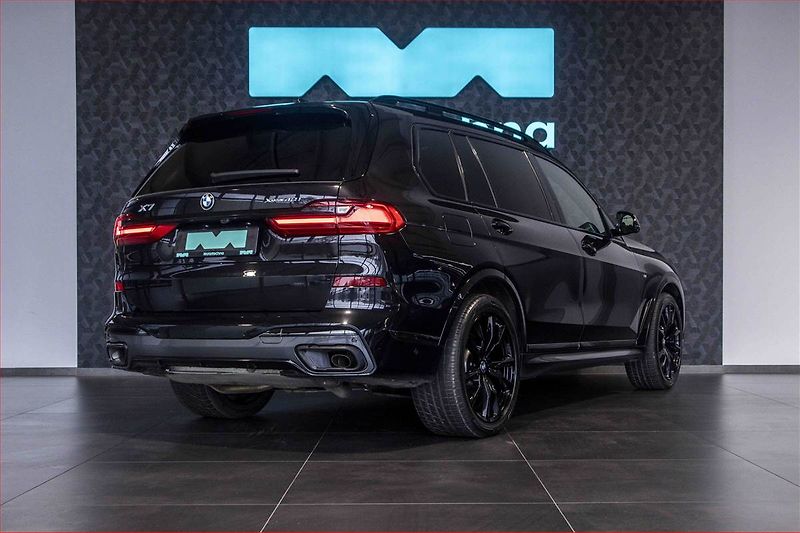 BMW X7 (2021) xDrive40i - fotka 5 z 24