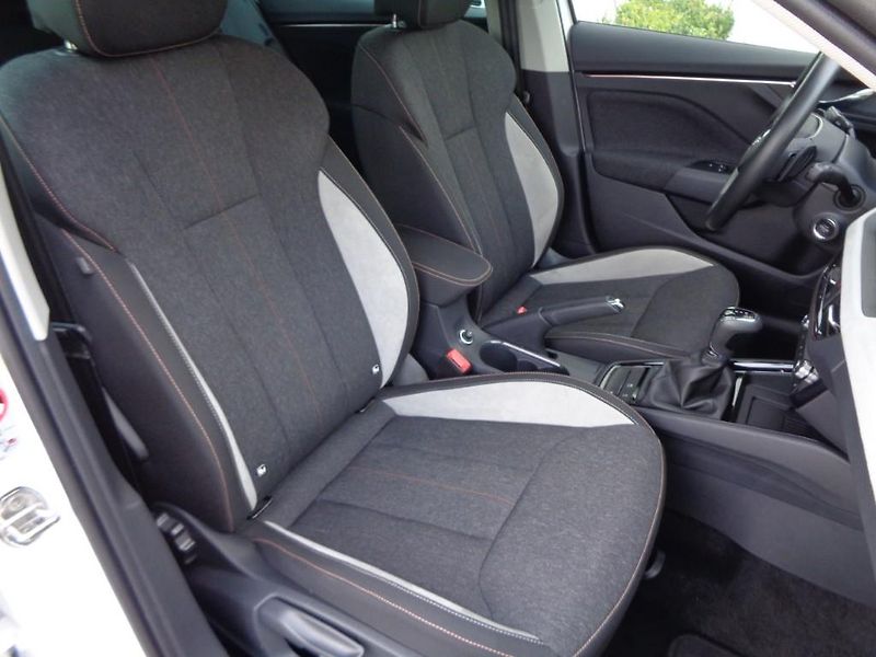 Škoda Scala 1.0 TSI 7DSG SELECTION 85 kW - fotka 23 z 30