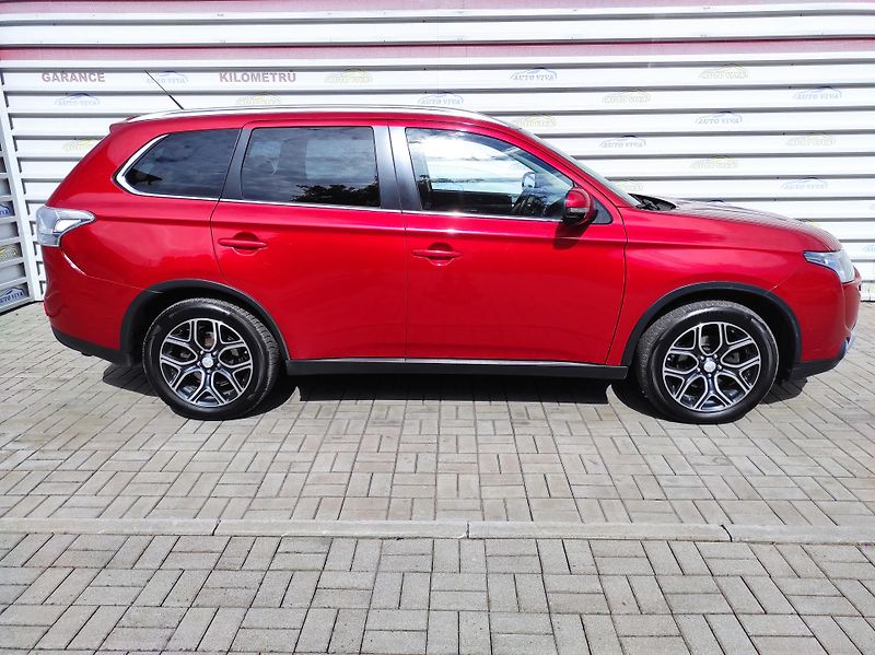 Mitsubishi Outlander 2.2D 110kW 6 st. MAN 4X4 7Míst - fotka 2 z 40