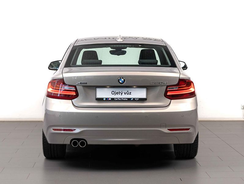 BMW Řada 2 220d xDrive - fotka 4 z 20