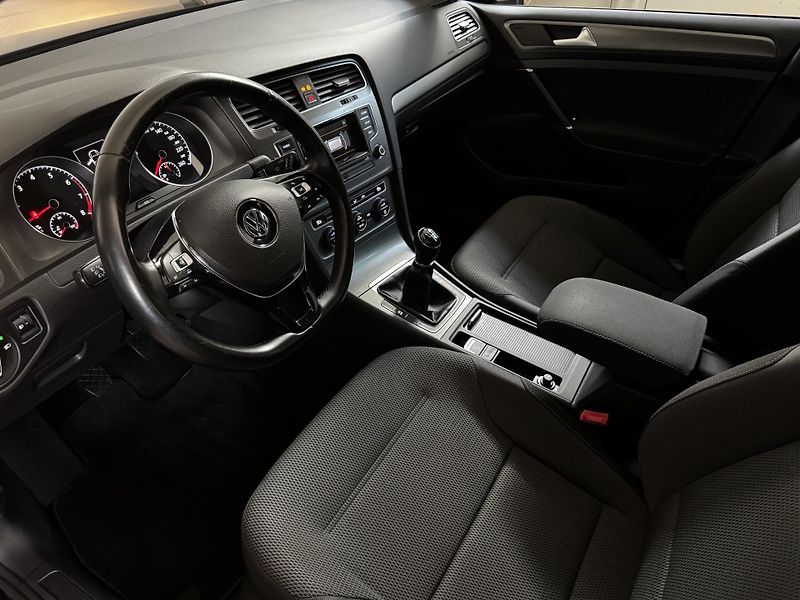 Volkswagen Golf (2013) Variant 1.4 TSI 90 KW  - fotka 8 z 23