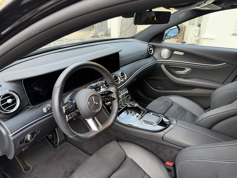 Mercedes-Benz Třídy E (2020) 300E 4MATIC PLUG-IN HYBRID - fotka 16 z 40