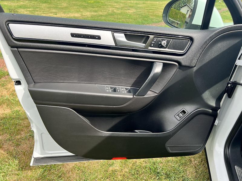 Volkswagen Touareg 3.0TDI 180KW,TZ,KůŽE,ROZVODY!! - fotka 12 z 52