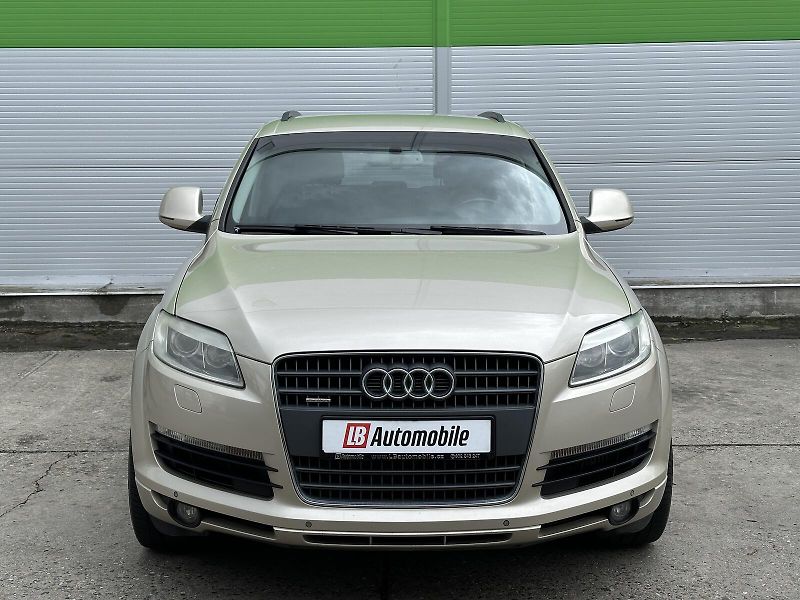 Audi Q7 3.0TDi V6 4x4 Tiptronic 233PS - fotka 2 z 48