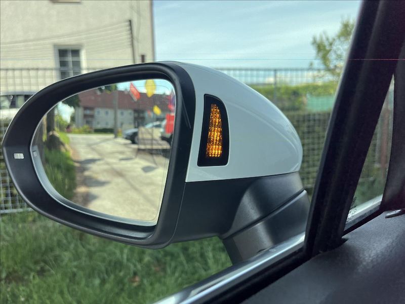 Volkswagen Passat 2,0 TDi DSG DPH  Webasto,Kamer - fotka 26 z 50