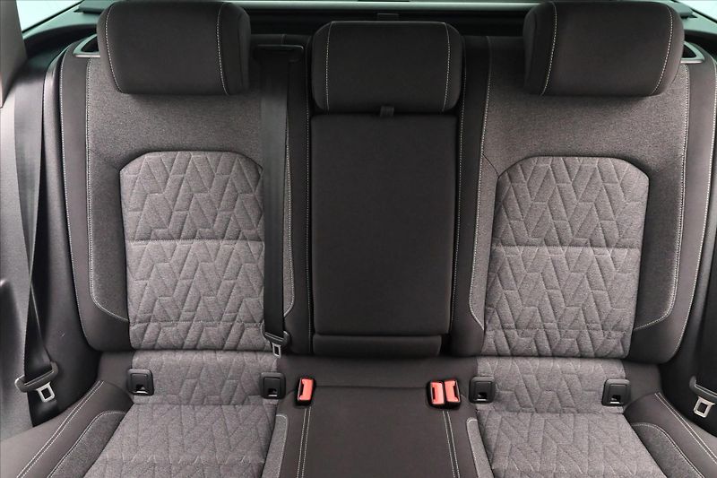 Volkswagen Passat 2,0 TDI 110 kW DSG Business Zá - fotka 28 z 32