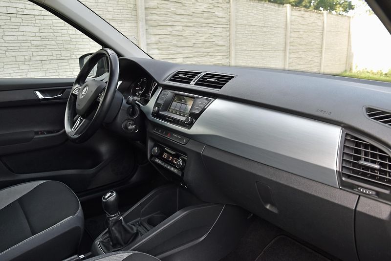 Škoda Fabia 1.2 TSi STYLE,KLIMA,VÝHŘEV,PDC - fotka 37 z 46