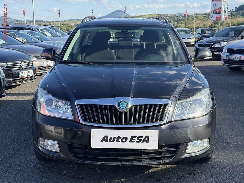 Škoda Octavia (2012) 1.6 TDi, AC, výhřev sed - fotka 2 z 18
