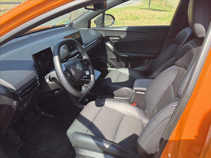 MG MG4 0,0 EV 150kW LUXURY Sport DPH - fotka 9 z 32