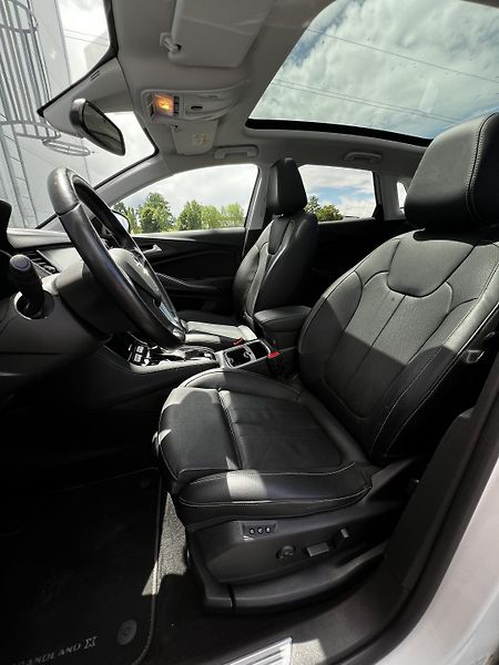 Opel Grandland X 1.6T 133kW Aut. Innovation TZ  - fotka 6 z 27