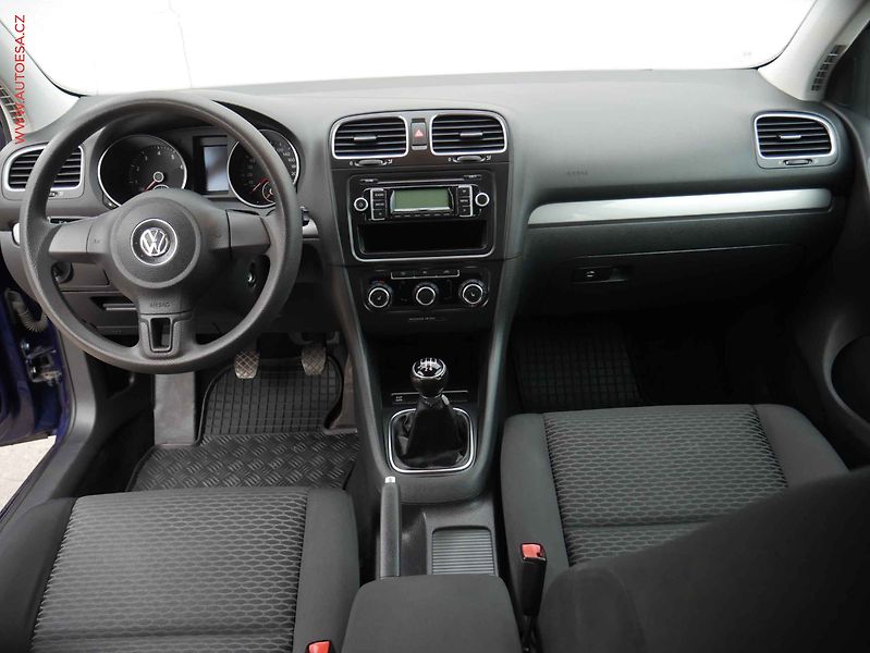 Volkswagen Golf (2009) 1.4i, AC, výhřev sed - fotka 8 z 14