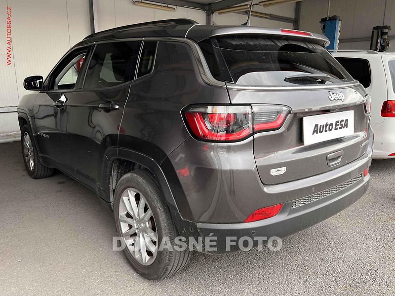Jeep Compass (2021) 1.3 T, 2.maj,ČR, ACC, xenon - fotka 2 z 3