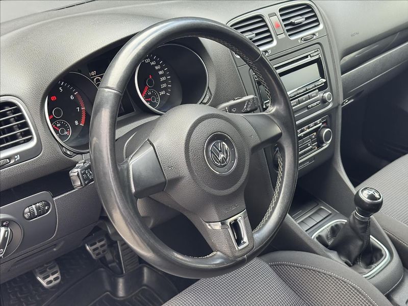 Volkswagen Golf 1,2 TSI 77kW Comfortline ČR - fotka 10 z 30