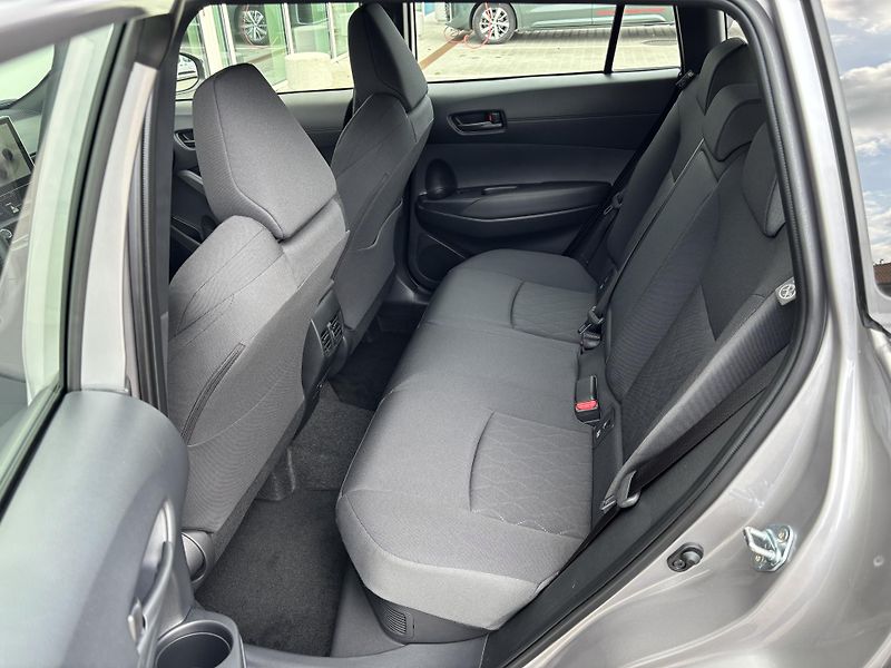 Toyota Corolla Cross (2026) COMFORT BUSINESS 1,8 HEV  - fotka 8 z 14
