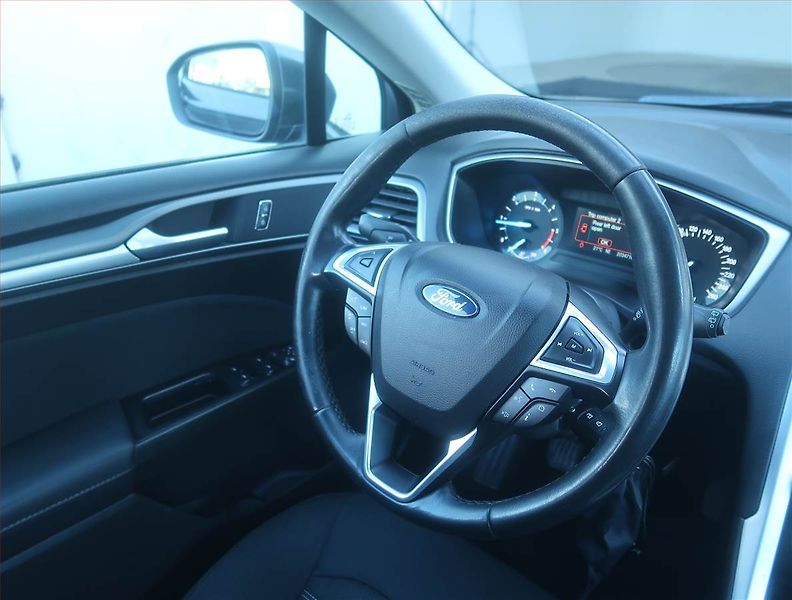 Ford Mondeo (2018) Titanium 2.0 TDCI, Navi - fotka 7 z 17