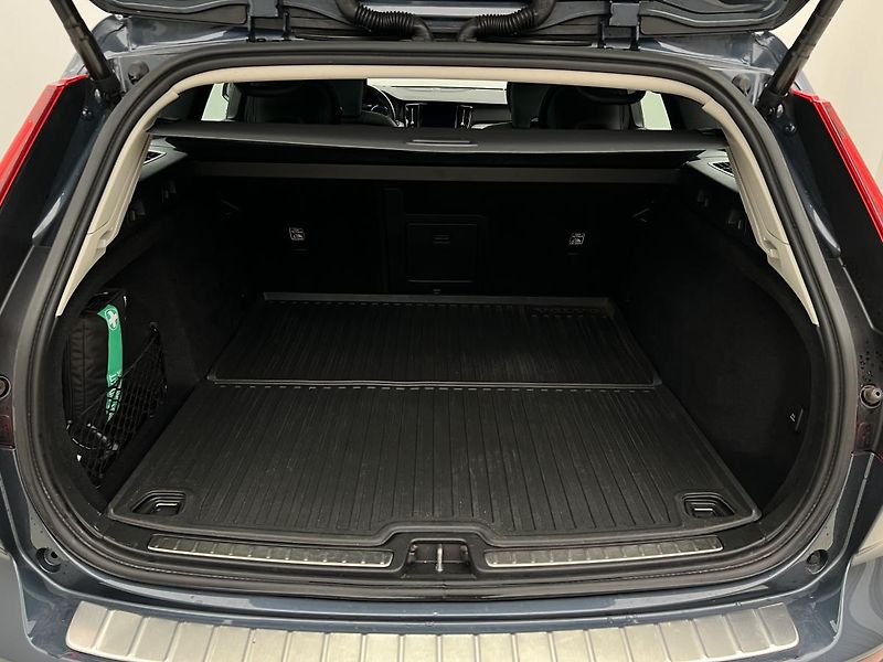Volvo V60 T6 AWD RECHARGE INSCRIPTION  - fotka 5 z 43