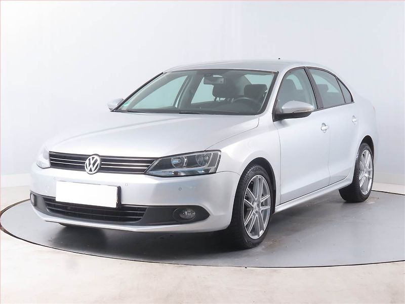 Volkswagen Jetta (2011) 1.6 TDI, Tempomat - fotka 2 z 13