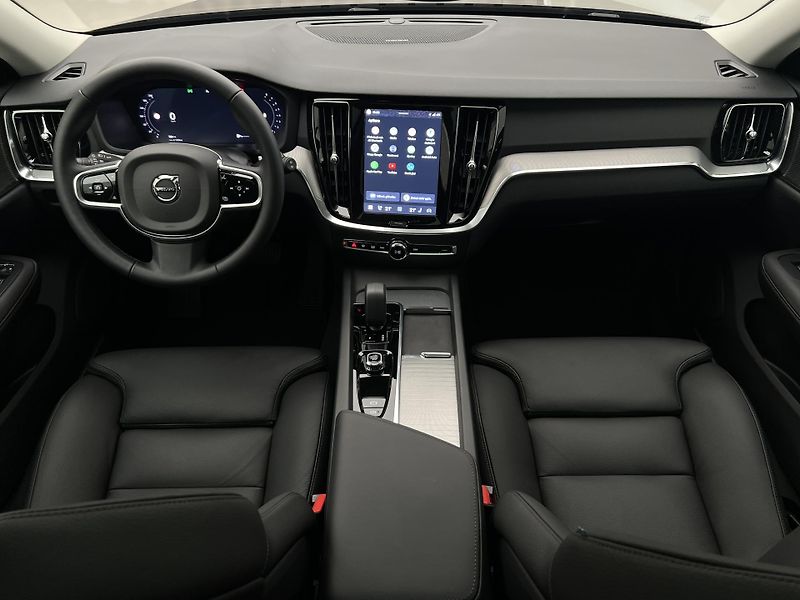 Volvo V60 B4 DARK PLUS AUT - fotka 2 z 45