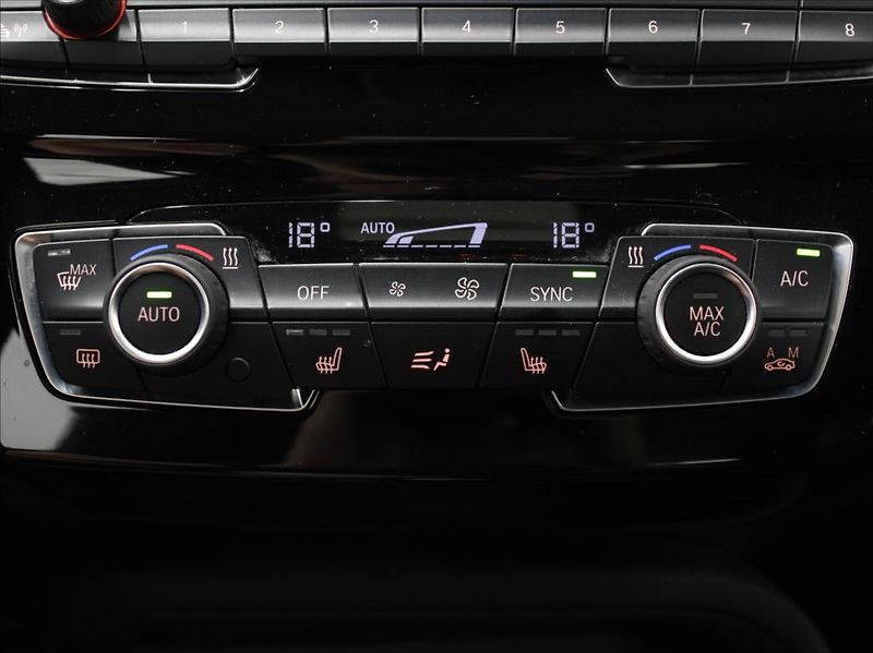 BMW X1 2,0 18d xDrive AT 126tkm.ČR - fotka 19 z 24