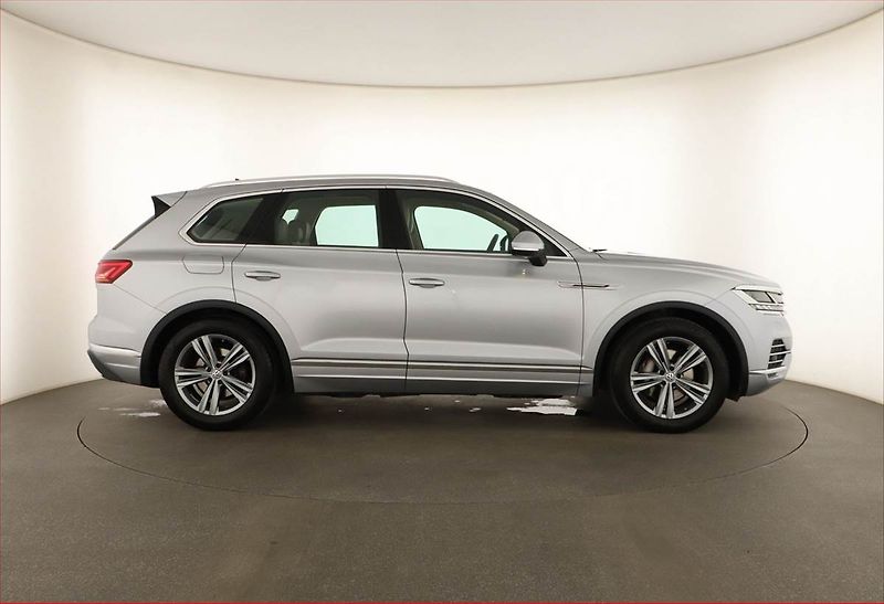 Volkswagen Touareg (2018) 3.0 TDI - fotka 6 z 19