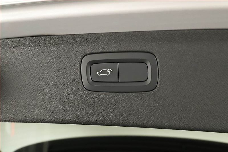 Volvo XC90 (2019) D5 AWD, DPH, Harman/Cardon - fotka 18 z 18