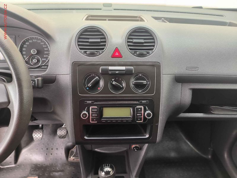 Volkswagen Caddy (2011) 1.6TDi, Vestavba - fotka 12 z 17