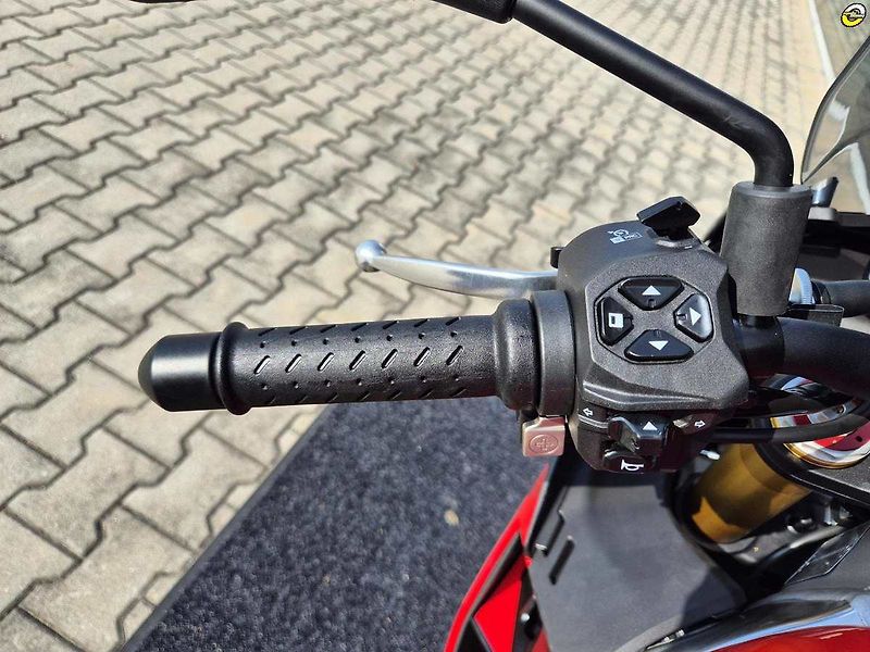Aprilia Tuono V4 1100 RR (2024) E5 - AKČNÍ CENA - fotka 16 z 38