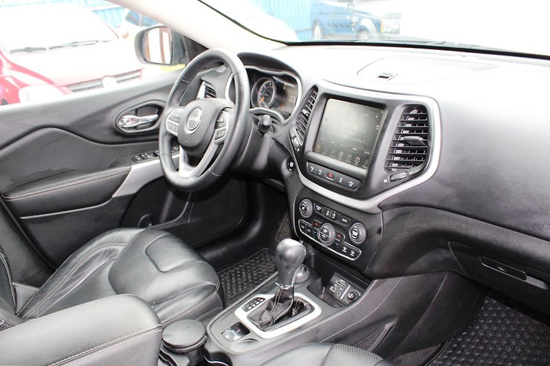 Jeep Cherokee (2018) 2,2 MJT 4X4 LIMITED KŮŽE NAVI  - fotka 14 z 22