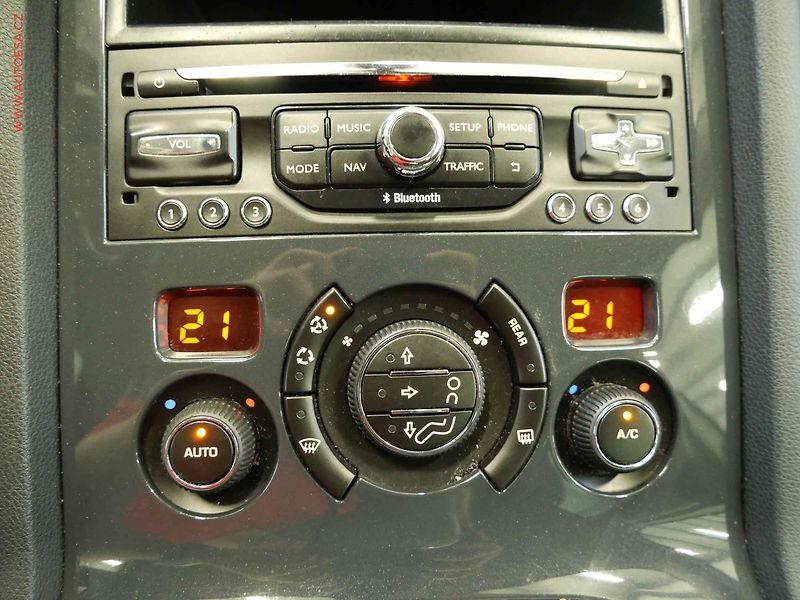 Peugeot 5008 (2015) 1.6HDi, ČR, AT, headUP - fotka 20 z 22