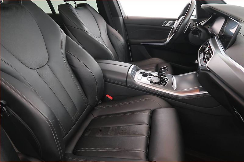 BMW X5 (2022) xDrive30d - fotka 9 z 21