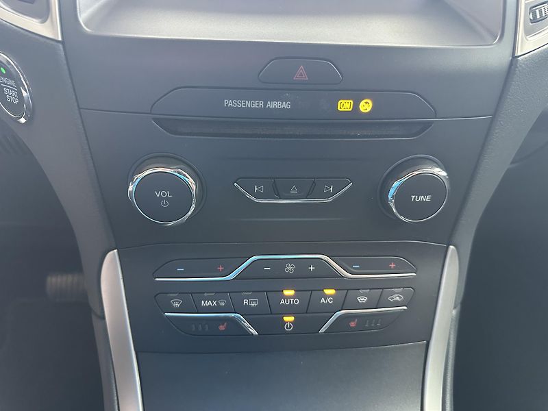Ford S-MAX Business 2.5i HEV 190k aut. - fotka 19 z 30