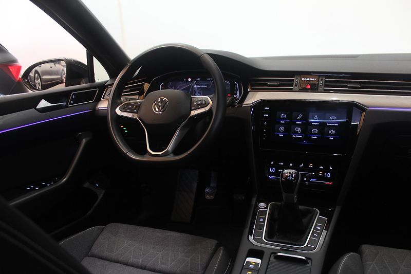 Volkswagen Passat (2023) 2.0TDI R-Line Paket Nez.Topení - fotka 37 z 41
