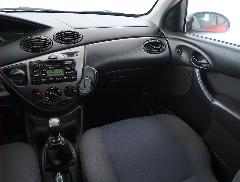 Ford Focus (2003) 1.8 TDDi, po STK, Tažné, Klima - fotka 8 z 14