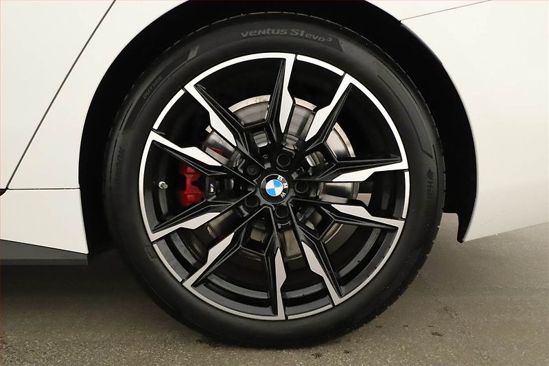BMW Řada 4 (2025) M440i xDrive, Sport Line - fotka 12 z 25