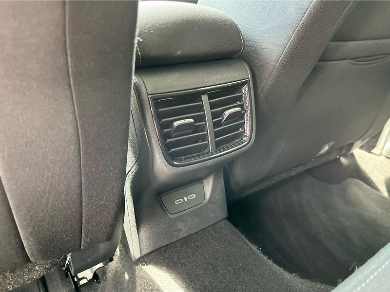 Škoda Fabia 1.0TSI 85kW TOP SELECTION - fotka 24 z 27