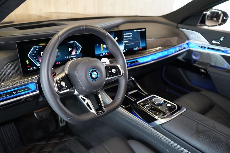 BMW Řada 7 750e xDrive,Televize,EL. dveře - fotka 17 z 50