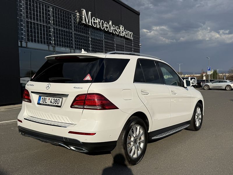 Mercedes-Benz GLE (2017) 350 d 4MATIC SUV - fotka 8 z 48