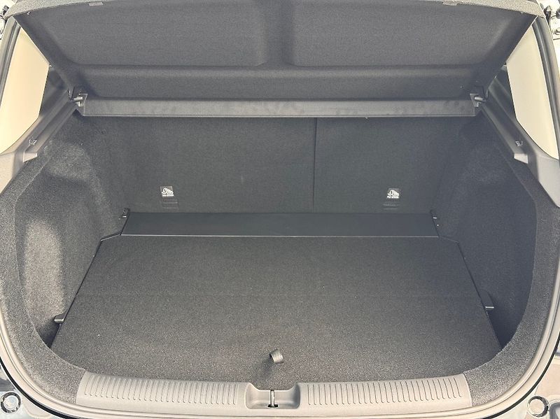 MG ZS (2026) 1,5l Hybrid + (197k) Exclusive - fotka 37 z 37