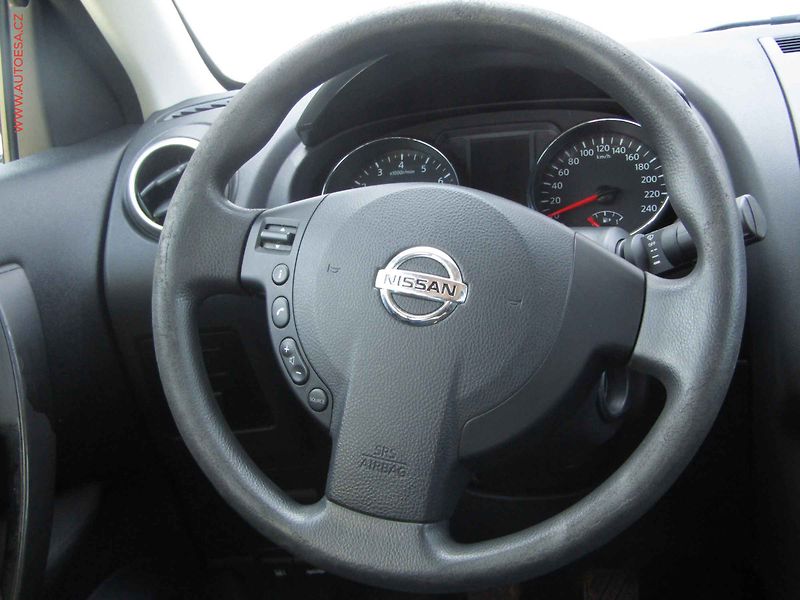 Nissan Qashqai (2013) 1.6i, 1.maj,ČR, Klima - fotka 12 z 14