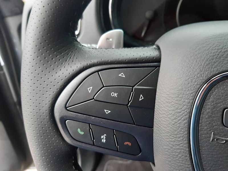Dodge Durango (2026) 5,7 V8 HEMI  R/T 4x4 - fotka 35 z 47