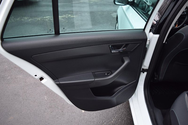 Škoda Fabia (2016) 1.2TSI 81kw AMBITION JOY OPS - fotka 14 z 49