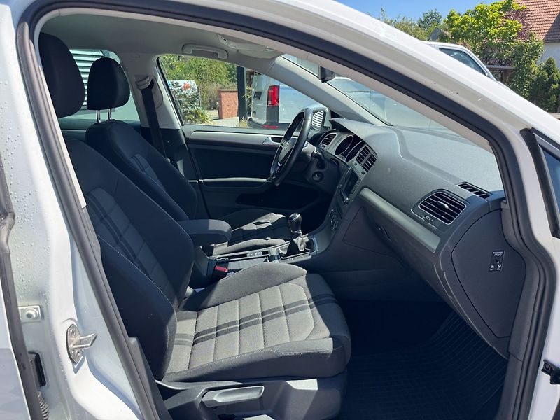 Volkswagen Golf (2016) R-line 1.6TDI 81kW - fotka 25 z 28