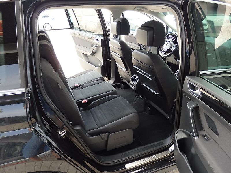 Volkswagen Touran 2,0 TDI 140kW HIGHLINE,DSG LED - fotka 10 z 27