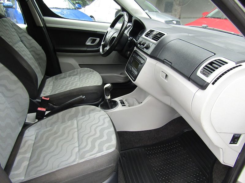 Škoda Roomster (2007) 1.6 16V 77kW - fotka 27 z 36