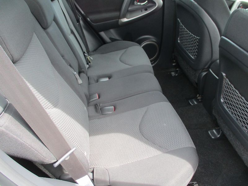 Toyota RAV4 (2006) 2,0 VVTi - fotka 9 z 12